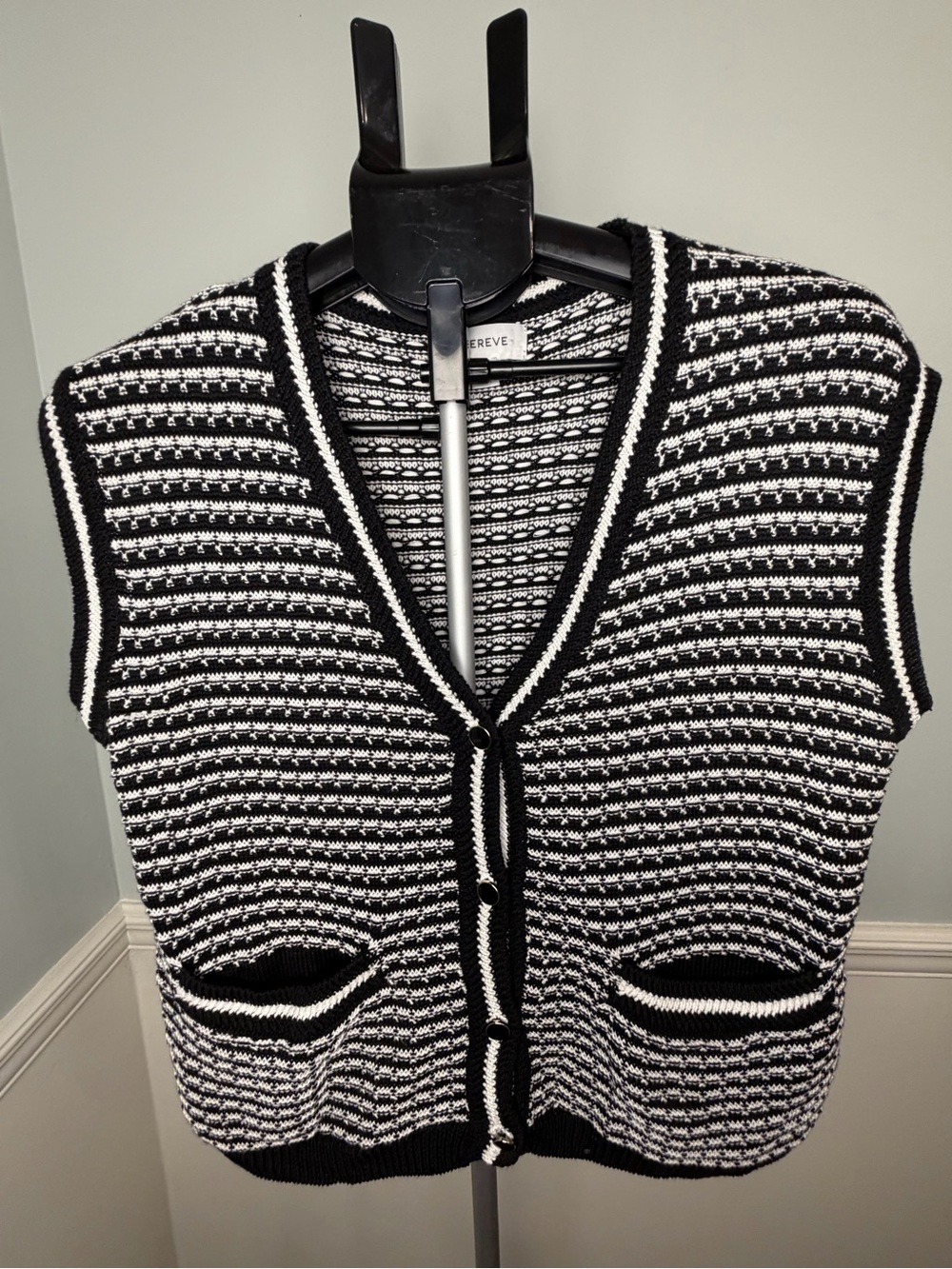 🖤 Evereve Black & White Striped Knit Sweater Vest 🤍